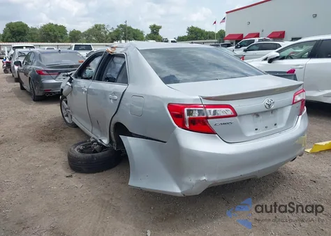 2014 Toyota Camry Se z USA, uszkodzony, nr VIN 4T1BF1FK3EU313531